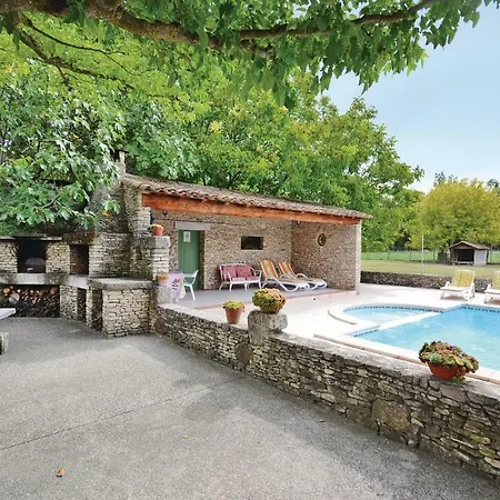 3 Bedroom Amazing In Lagnes